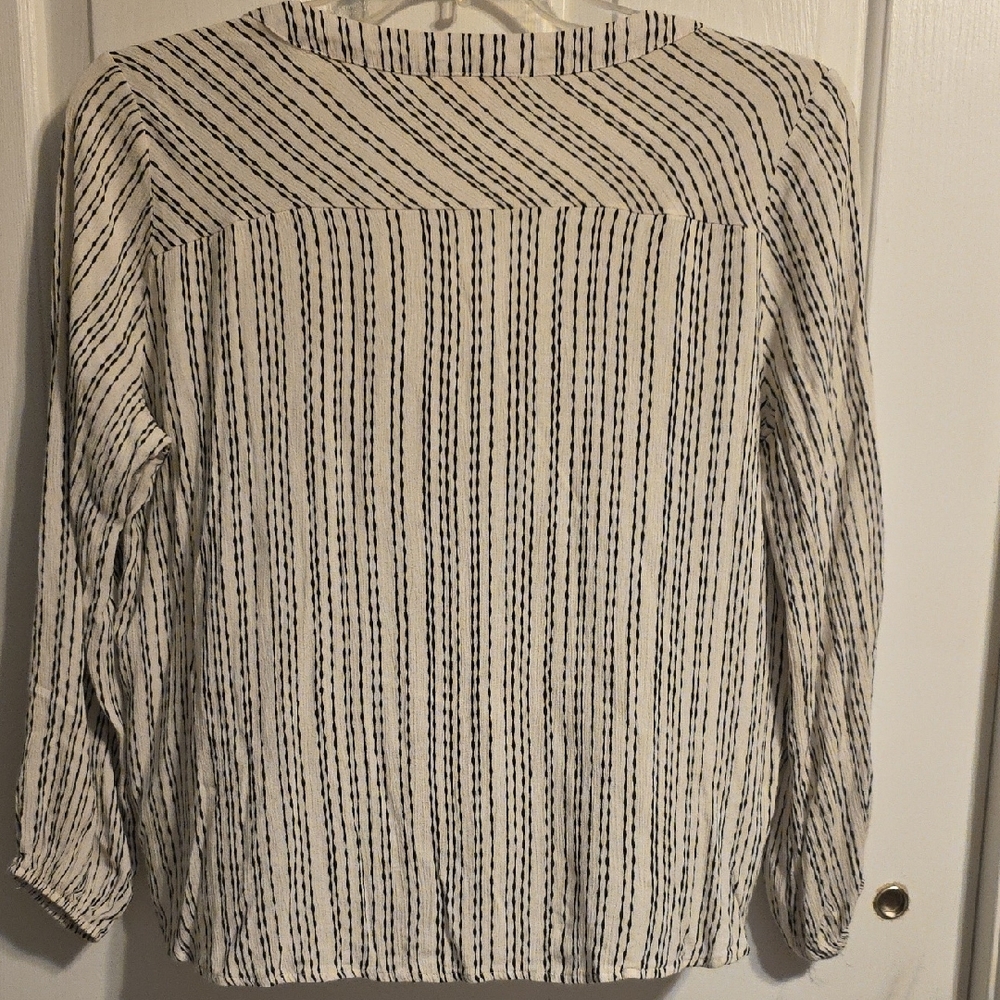 ANDREE BY UNIT Black and White Striped V-Neck Blouse - Picture 8 of 8